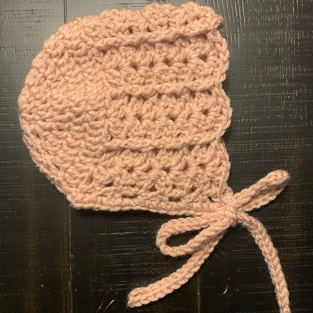 Crochet baby bonnet